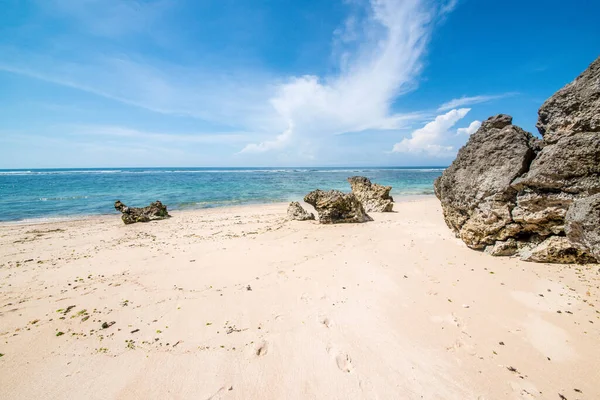 Padang Padang Plajı, Endonezya