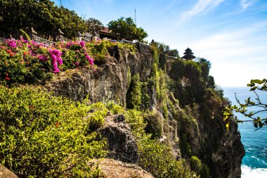 Dempasar, Endonezya 'daki tapınaktan okyanus manzarası 