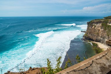 Dempasar, Endonezya 'daki tapınaktan okyanus manzarası 
