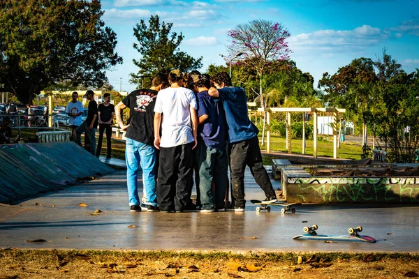 Люди Катаются Скейтборде Городском Парке Бразилии — стоковое фото
