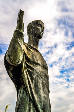 Brasilia, Brezilya 'daki Metropolitan Katedrali yakınlarında taş heykel