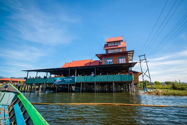 Gündüz vakti, Myanmar. 