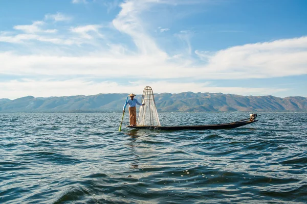 Myanmar Inle Gölü Nde Balıkçılarla Tekne Gezisi — Stok fotoğraf