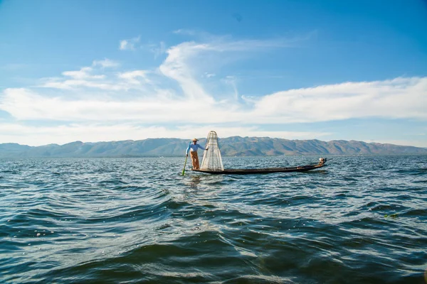 Myanmar Inle Gölü Nde Balıkçılarla Tekne Gezisi — Stok fotoğraf