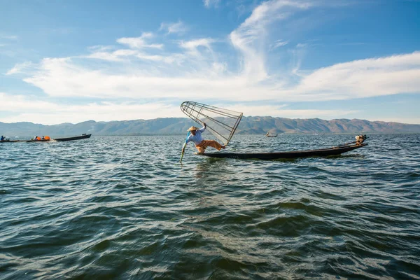 Barca Con Pescatori Lago Inle Myanmar — Foto Stock