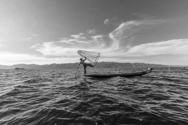 Bateau Avec Pêcheurs Lac Inle Myanmar — Photo