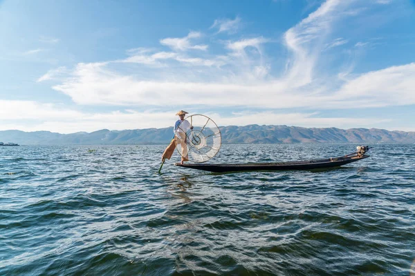 Myanmar Inle Gölü Nde Balıkçılarla Tekne Gezisi — Stok fotoğraf