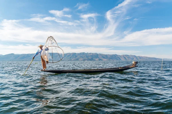 Inle Gölü Myanmar Balıkçıların Çalışma Süreci — Stok fotoğraf