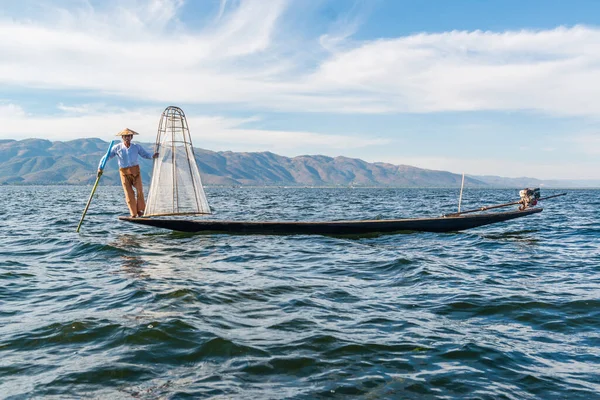 Inle Gölü Myanmar Balıkçıların Çalışma Süreci — Stok fotoğraf