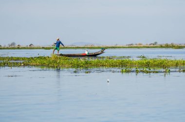Myanmar, inle gölünde insanlar var. 