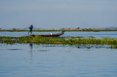 Myanmar, inle gölünde insanlar var. 