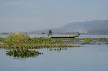 Myanmar, inle gölünde insanlar var. 