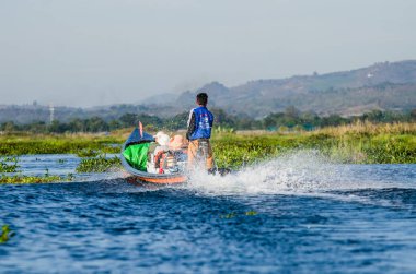 Myanmar, inle gölünde insanlar var. 