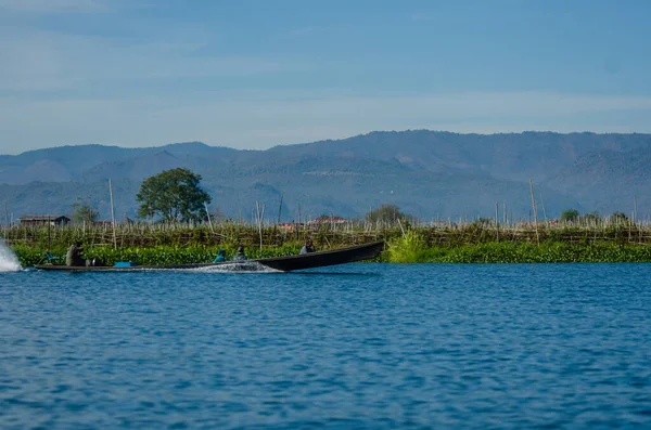 Persone Barca Lago Inle Myanmar — Foto Stock