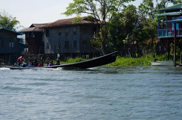 Persone Barca Lago Inle Myanmar — Foto Stock