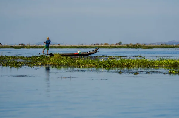 Persone Barca Lago Inle Myanmar — Foto Stock