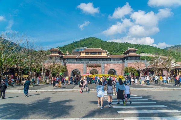 Turistas Olhando Para Sunworld Hills Park Vietnã Nang — Fotografia de Stock