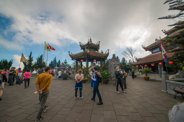 베트남의 순월드바 공원을 관광객들 — 스톡 사진