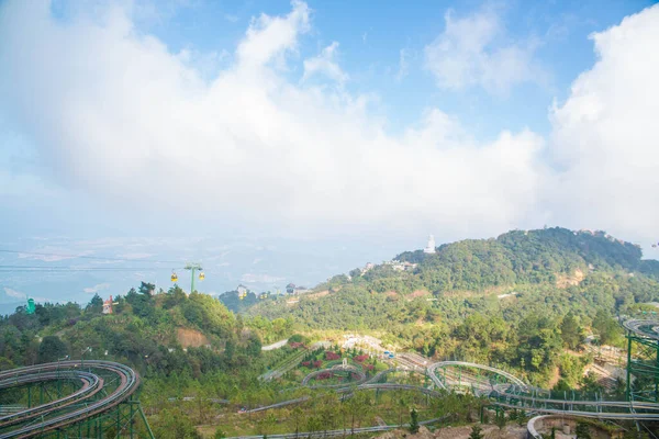 Sunworld Hills Park Con Vegetación Cielo Azul Nublado — Foto de Stock