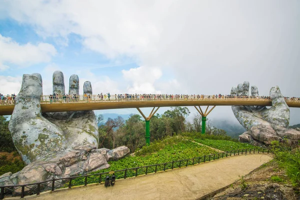 Vietnam. Da Nang. Altın Köprü