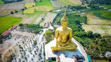 Ang Tanga, Tayland 'daki Altın Buda Anıtı' nın havadan çekimi