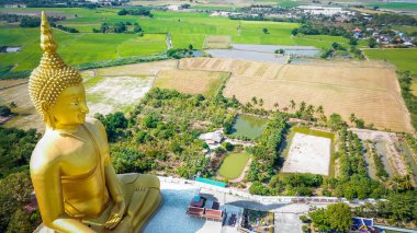 Ang Tanga, Tayland 'daki Altın Buda Anıtı' nın havadan çekimi
