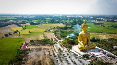 Ang Tanga, Tayland 'daki Altın Buda Anıtı' nın havadan çekimi