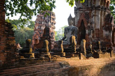 Tayland. Ayutthaya. Wat Mahathat tapınağı.