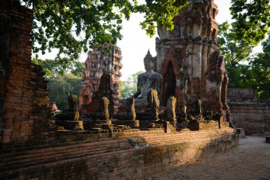 Tayland. Ayutthaya. Wat Mahathat tapınağı.