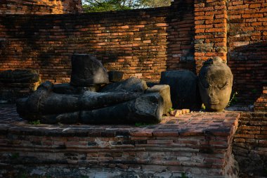 Tayland. Ayutthaya. Şehirde güzel bir tapınak manzarası