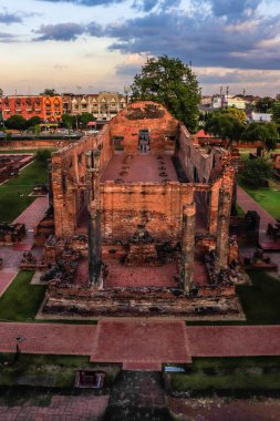Tayland. Ayutthaya. Wat Ratcha Burana Tapınağı
