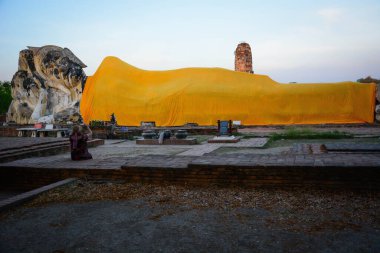 Tayland. Ayutthaya. Wat Lokayasutharam Tapınağı