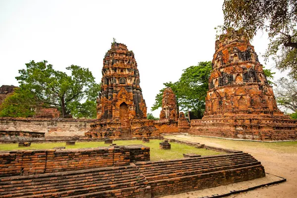 Templo Antigo Wat Mahathat Ayutthaya Tailândia — Fotografia de Stock
