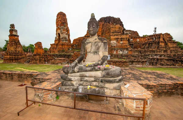 Estátua Buda Sentado Templo Wat Mahathat Ayutthaya Tailândia — Fotografia de Stock