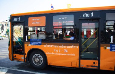 Tayland. Bangkok 'ta. Şehirdeki bir otobüs manzarası.