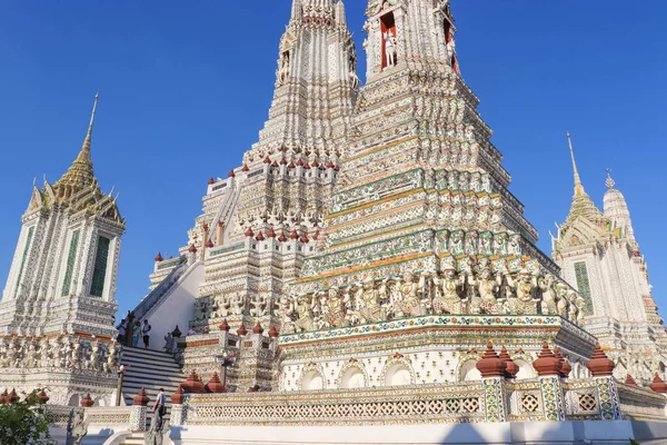 Alacsony Szög Kilátás Wat Arun Temple Bangkokban Thaiföldön — Stock Fotó