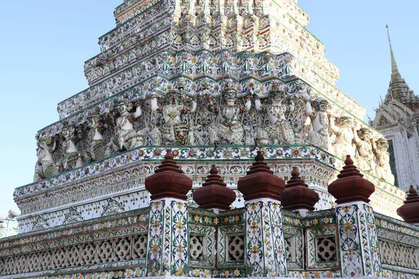 Alacsony Szög Kilátás Wat Arun Temple Bangkokban Thaiföldön — Stock Fotó