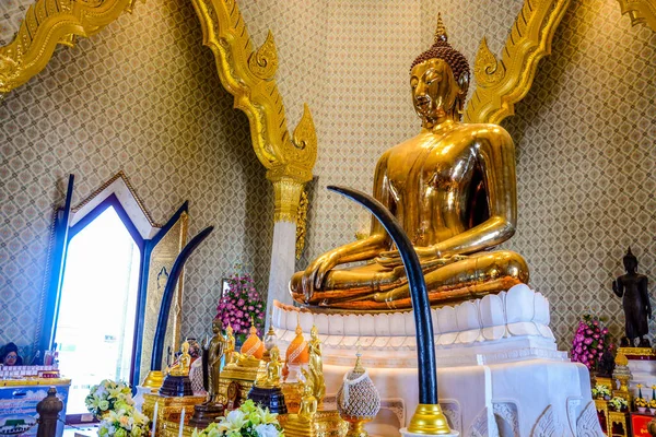 Thaiföld Bangkokban Wat Traimit Templom — Stock Fotó