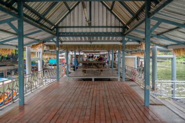 Tayland. Bangkok 'ta. Talingchan Yüzen Piyasa.