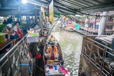 Tayland. Bangkok 'ta. Talingchan Yüzen Piyasa.