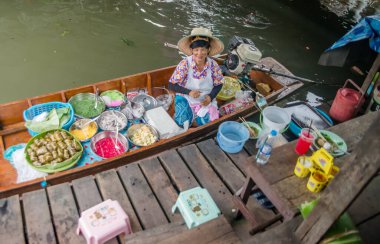 Tayland. Bangkok 'ta. Talingchan Yüzen Piyasa.