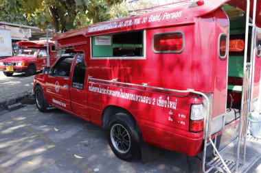 Tayland. Chiang Mai. Şehirde bir taksi durağı manzarası.