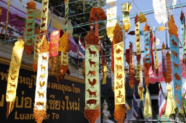 Tayland. Chiang Mai. Bir Budist tapınağının manzarası.