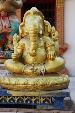 Tayland. Chiang Mai. Şehirde bir Budist tapınağı..