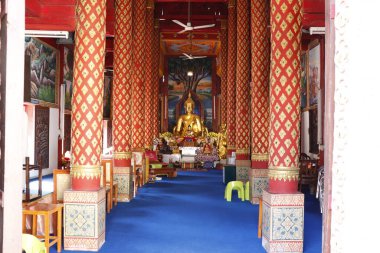 Tayland. Chiang Mai. Şehirde bir Budist tapınağı..