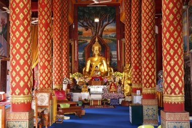 Tayland. Chiang Mai. Şehirde bir Budist tapınağı..