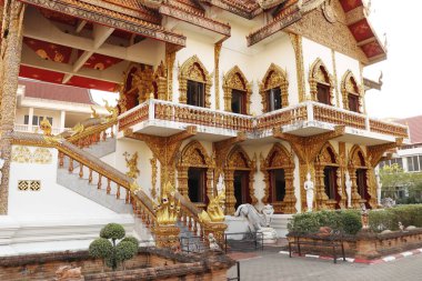 Tayland. Chiang Mai. Bir Budist tapınağı..