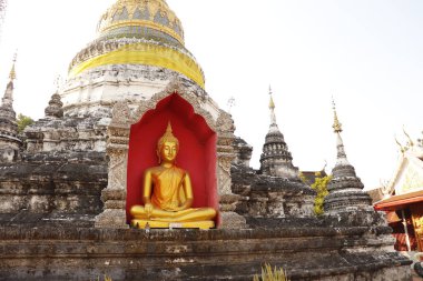 Tayland. Chiang Mai. Bir Budist tapınağı..