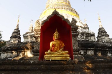 Tayland. Chiang Mai. Bir Budist tapınağı..