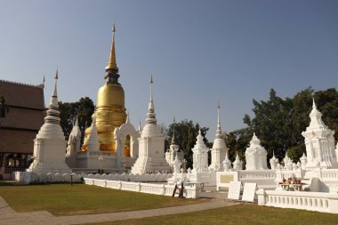 Tayland. Chiang Mai. Bir Budist tapınağı..